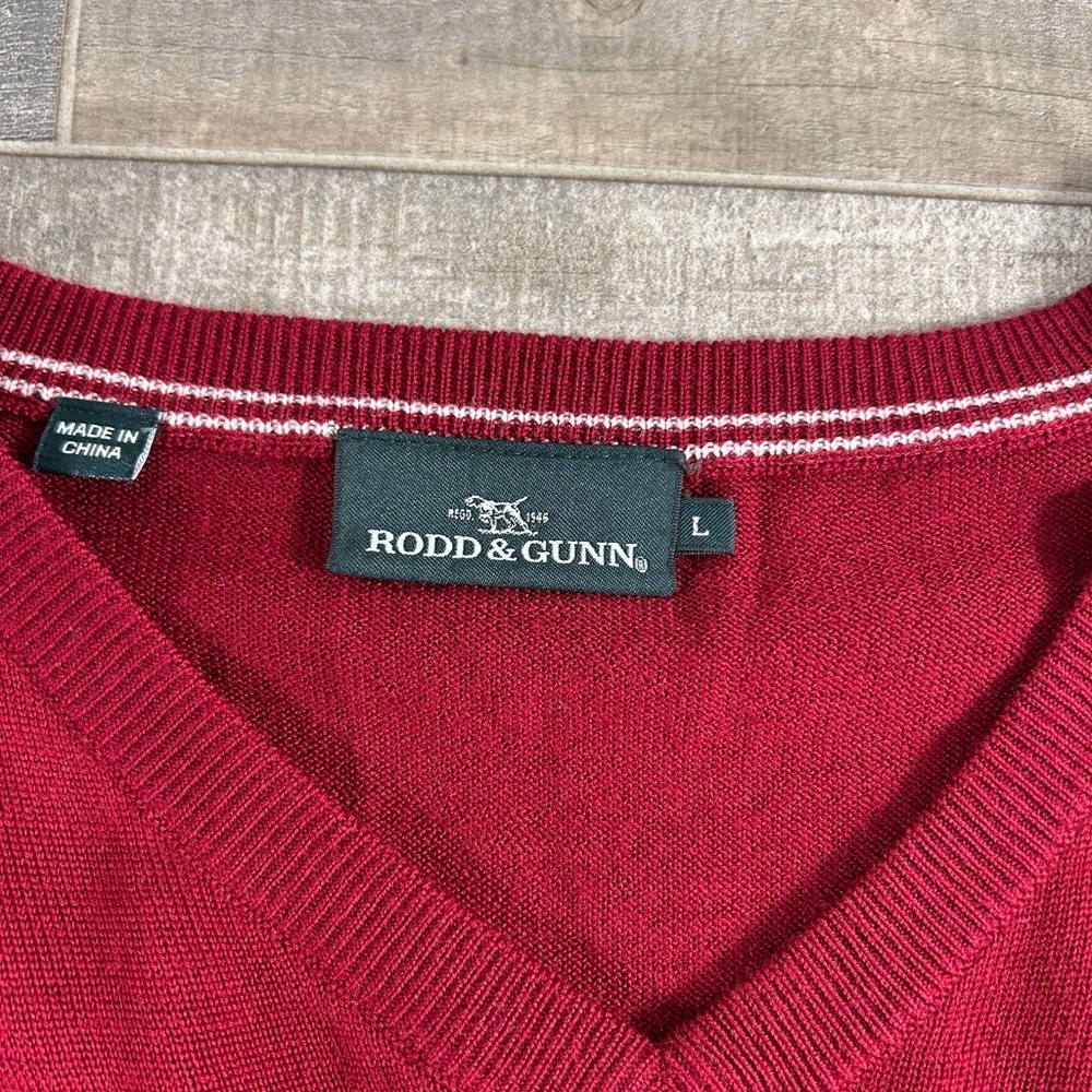 NWOT Rodd and Gunn Red 100% Merino Wool V Neck Sweater - Picture 4 of 8